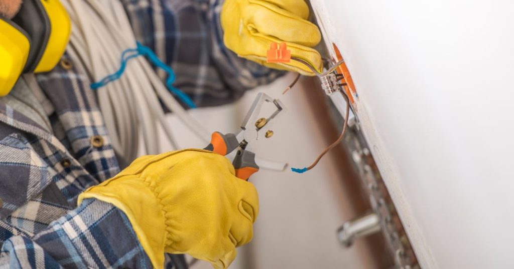 Consertos e manutenções elétricas em Suzano